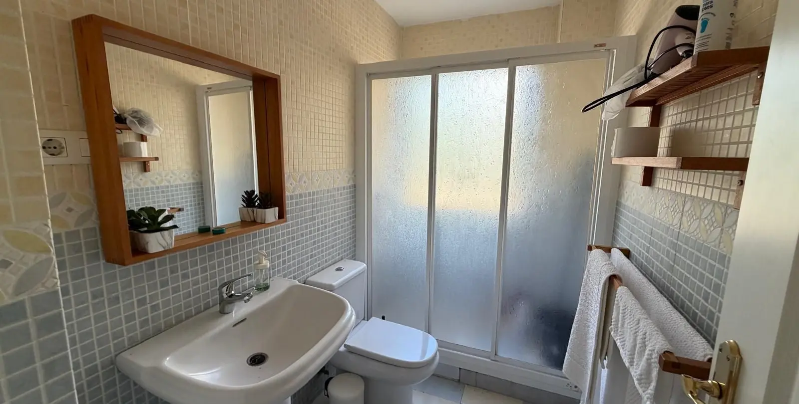 Venta de apartamento en planta media en Estepona 20