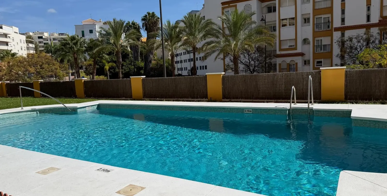 Venta de apartamento en planta media en Estepona 21