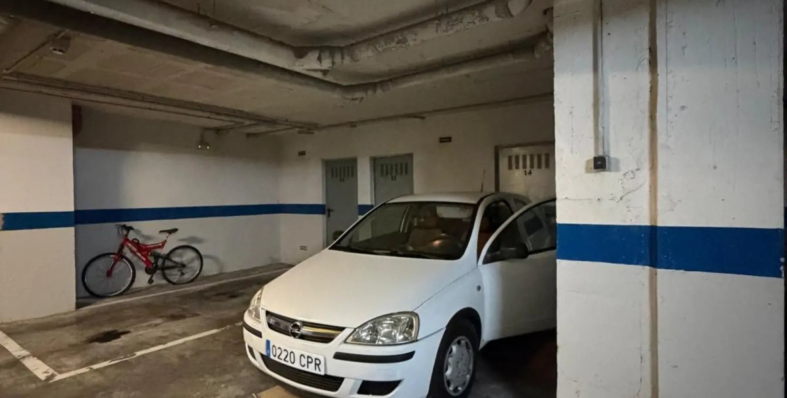 Venta de apartamento en planta media en Estepona 31