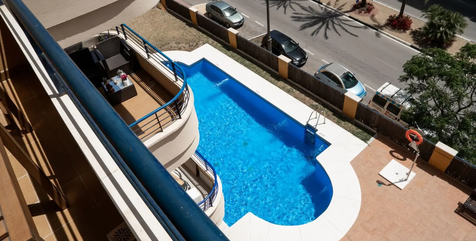 Venta de apartamento en planta media en Estepona 36