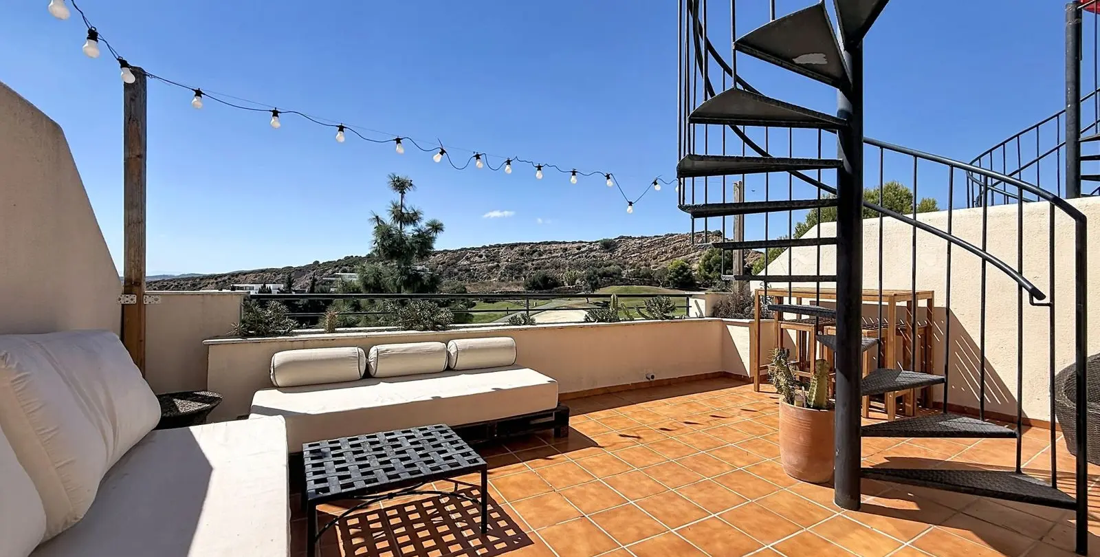 Sale of penthouse in Doña Julia 2