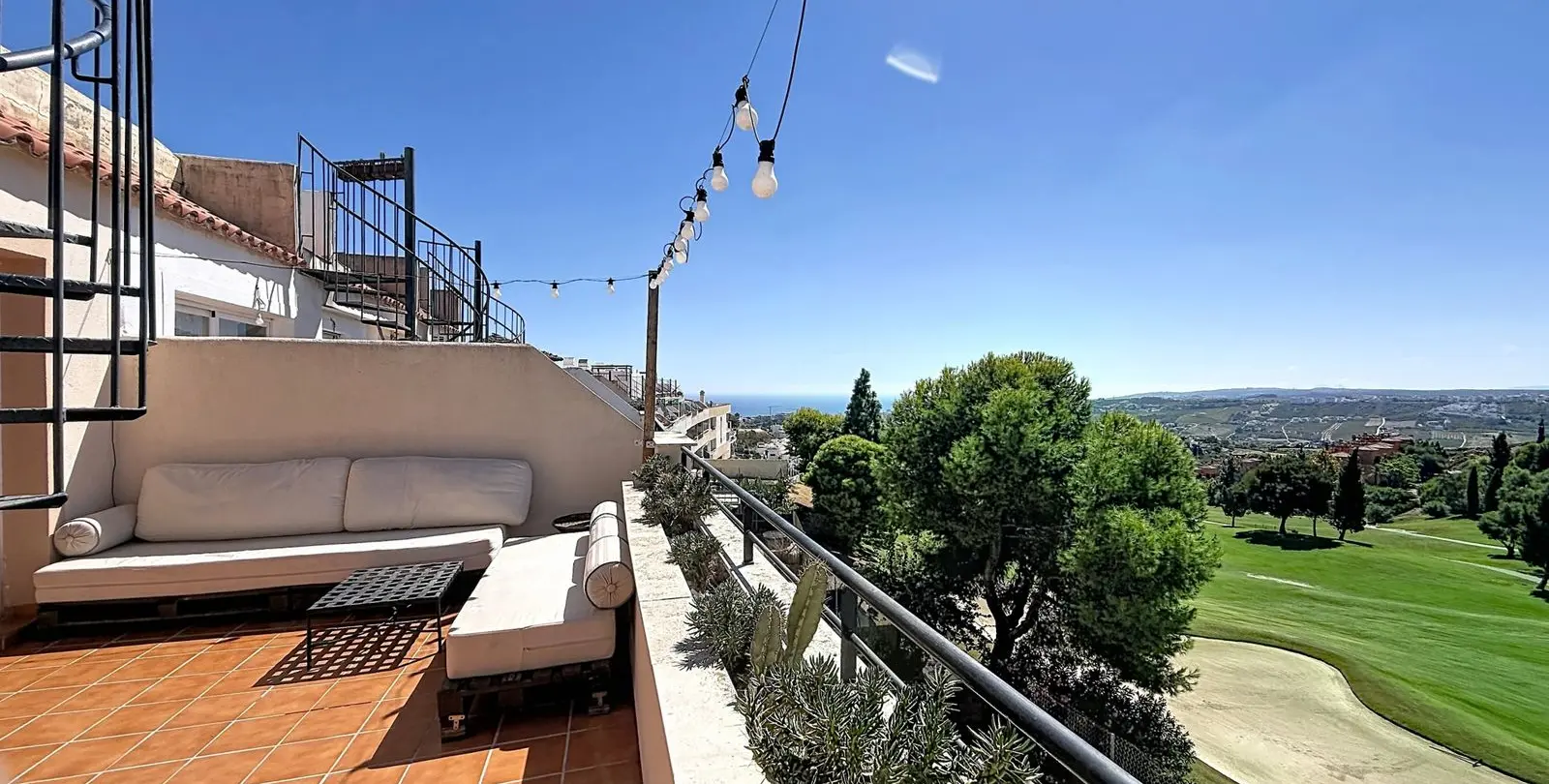 Sale of penthouse in Doña Julia 3