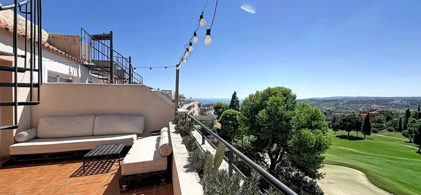 Sale of penthouse in Doña Julia 2