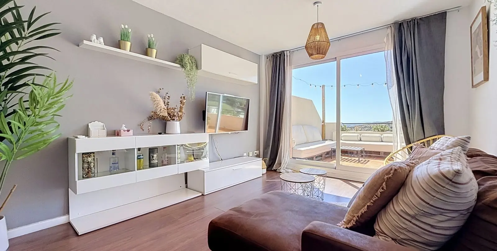Sale of penthouse in Doña Julia 7