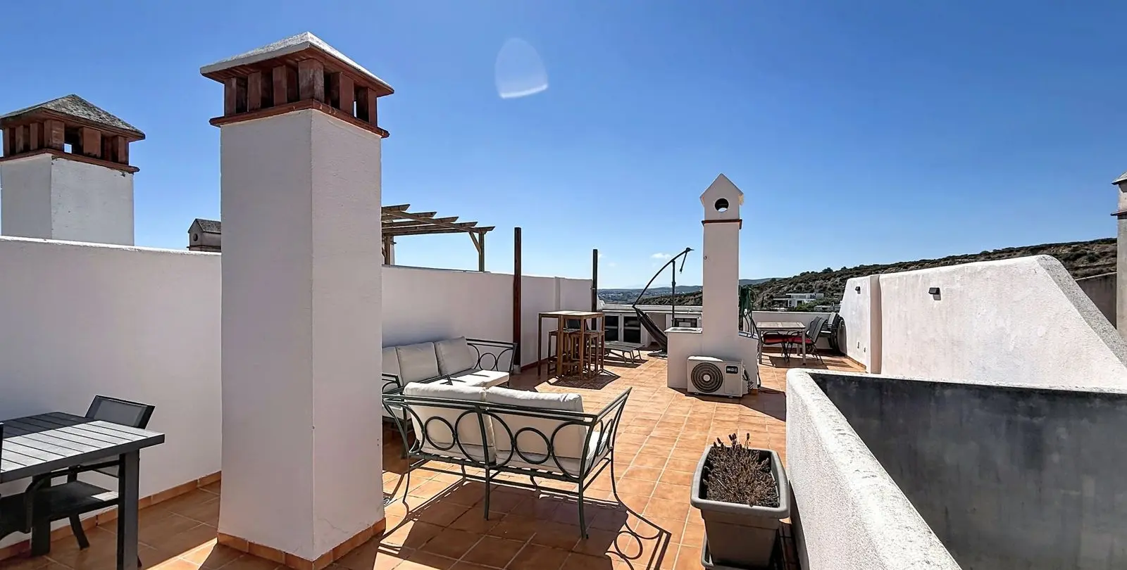 Sale of penthouse in Doña Julia 24