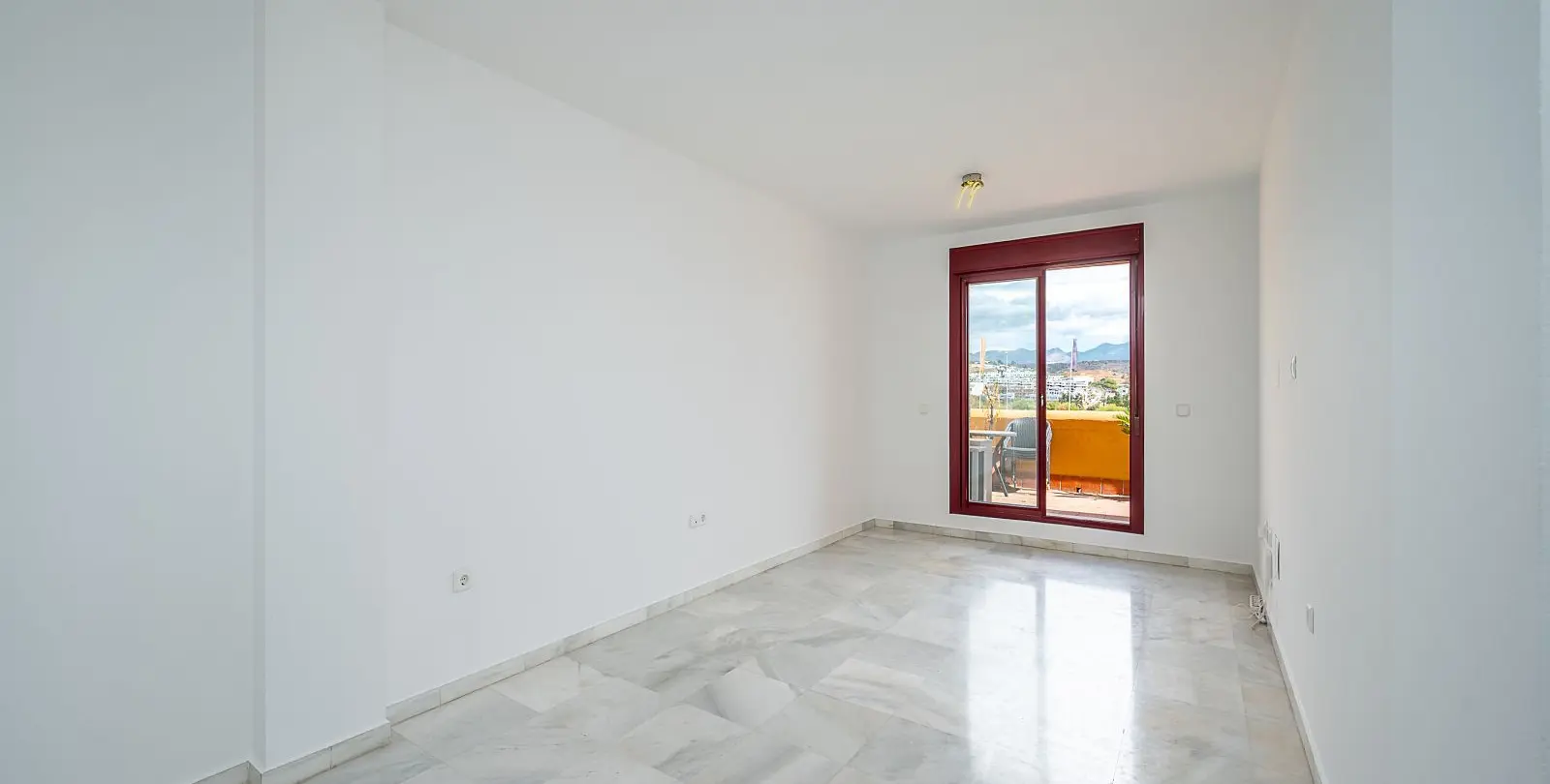 Venta de apartamento en planta media en La Cala de Mijas 4
