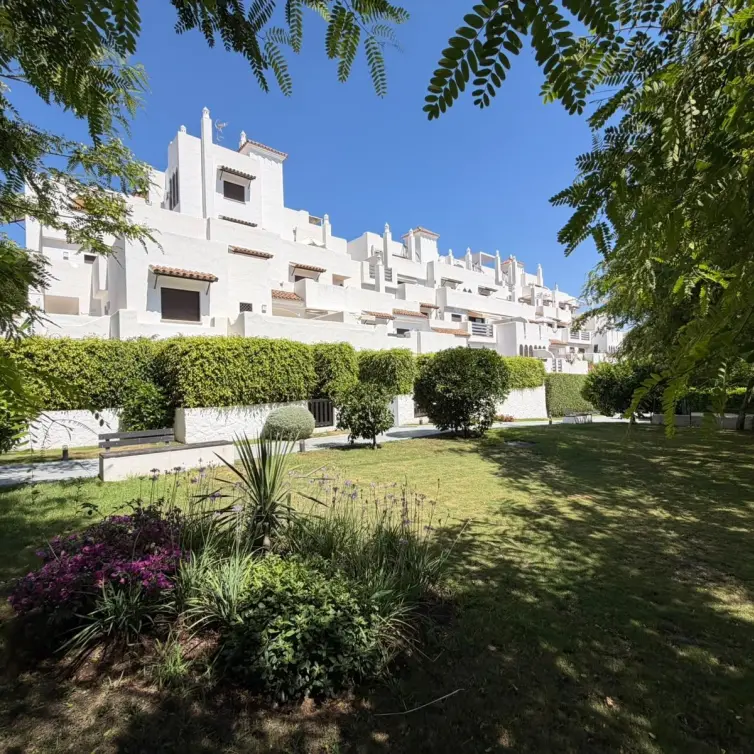 Venta de apartamento en planta baja en Selwo