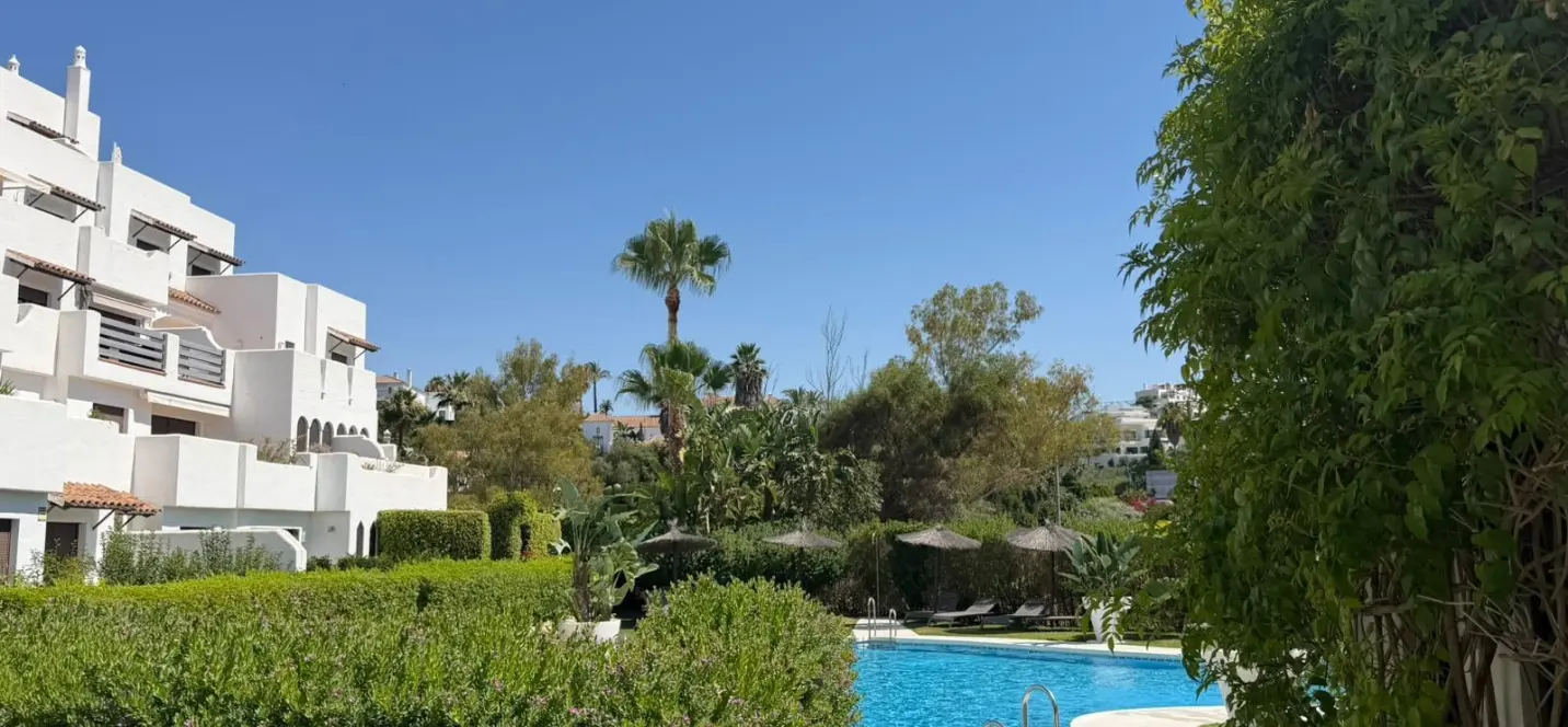 Venta de apartamento en planta baja en Selwo 2