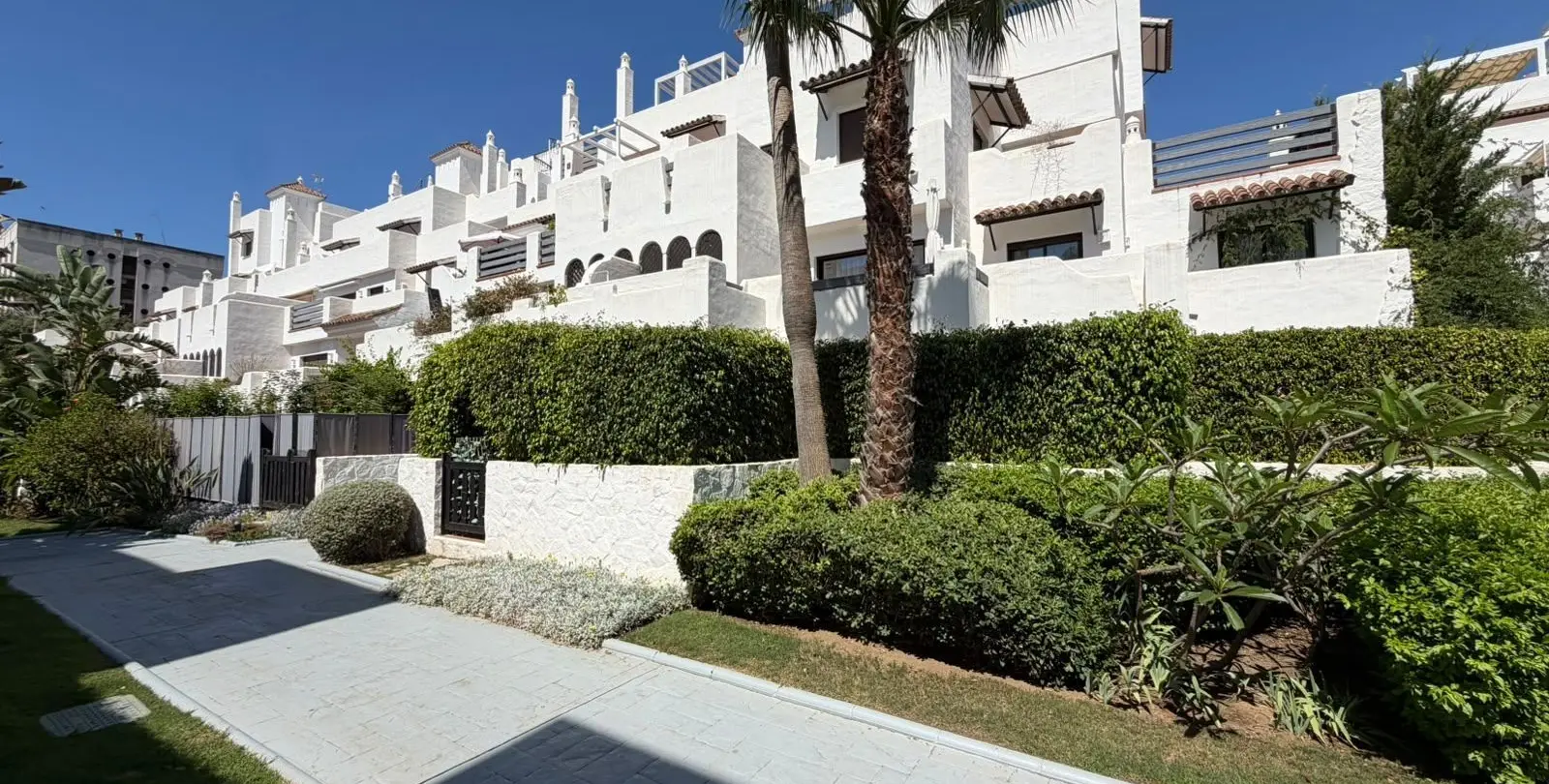 Venta de apartamento en planta baja en Selwo 4