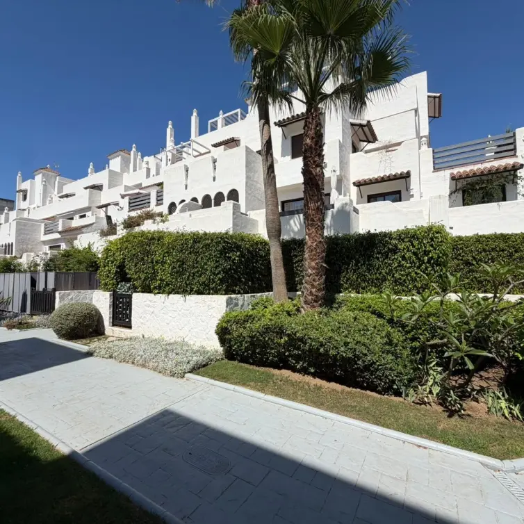Venta de apartamento en planta baja en Selwo