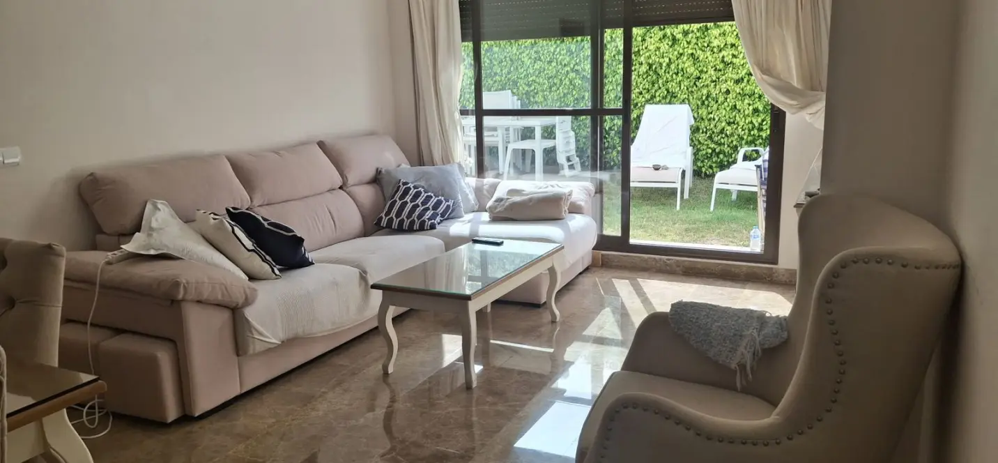 Venta de apartamento en planta baja en Selwo 4