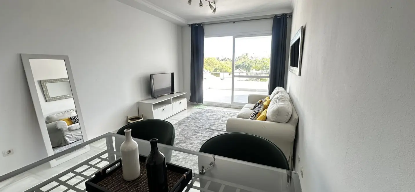 Sale of middle floor apartment in Nueva Andalucía 1
