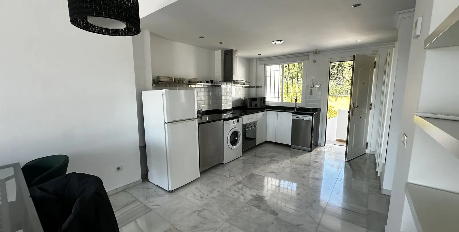 Sale of middle floor apartment in Nueva Andalucía 4