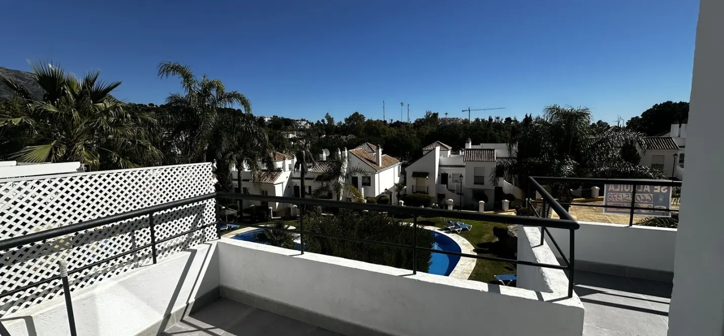 Sale of middle floor apartment in Nueva Andalucía 4