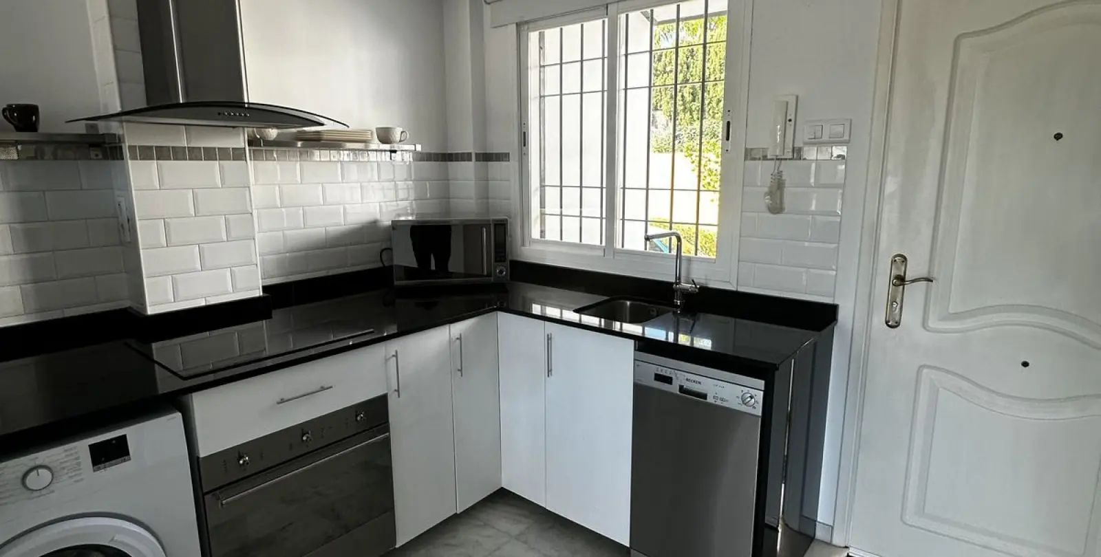 Sale of middle floor apartment in Nueva Andalucía 8