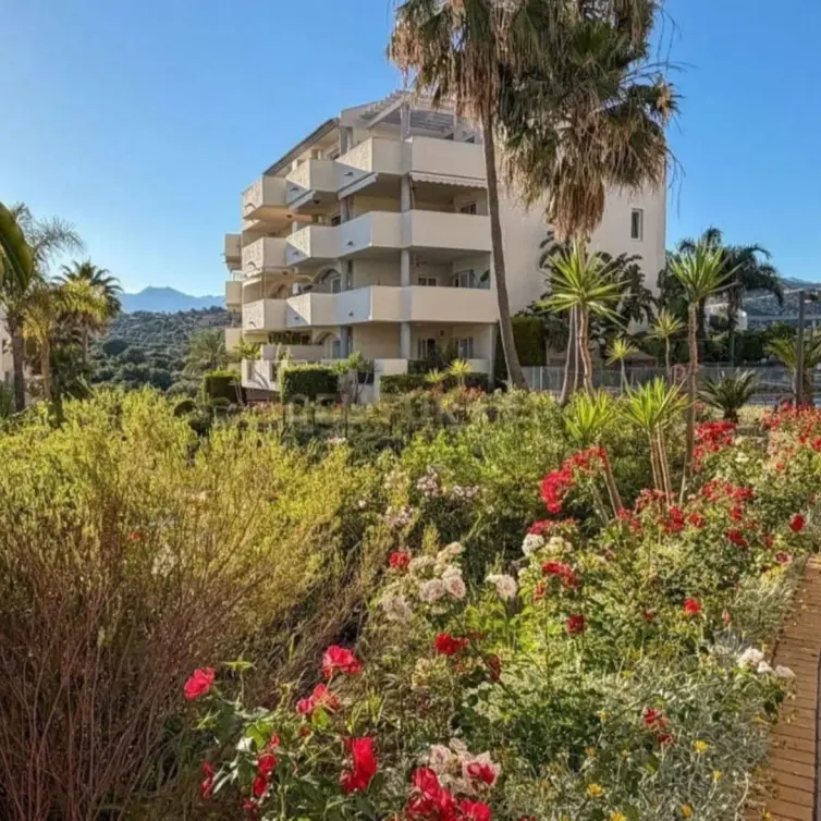 Venta de apartamento en planta media en Elviria