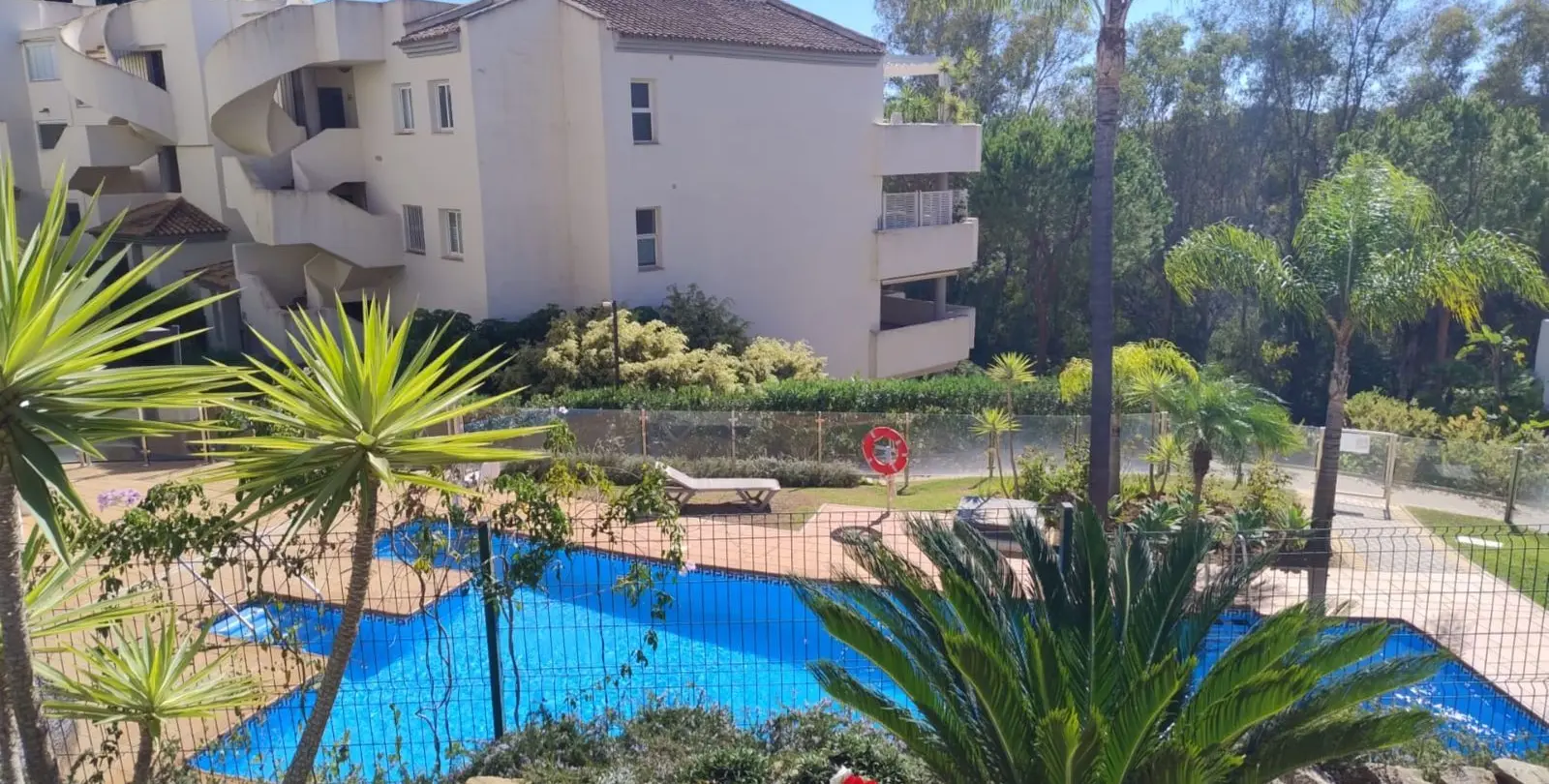 Sale of middle floor apartment in Elviria 6