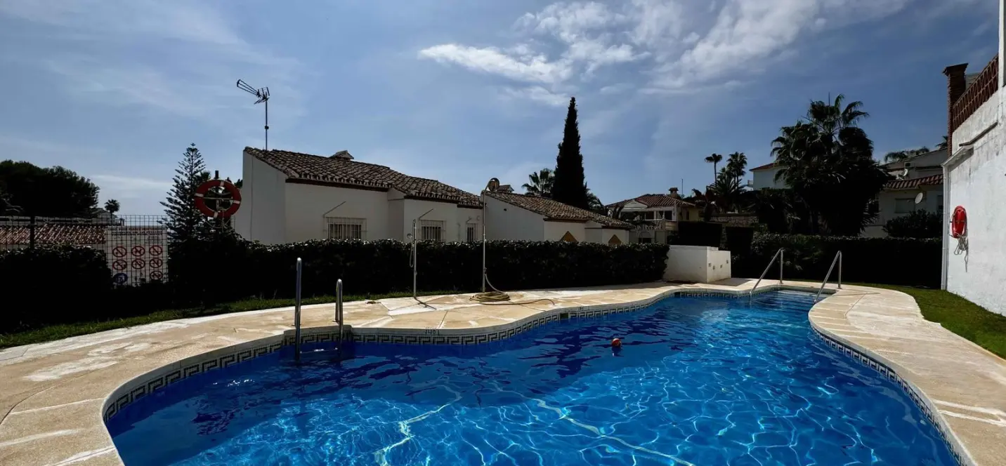 Sale of townhouse in Riviera del Sol 0