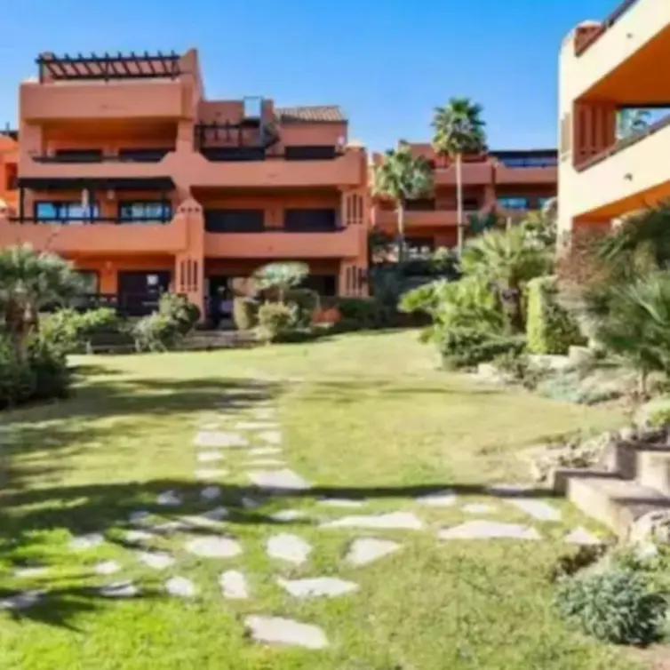 Venta de apartamento en planta baja en Estepona