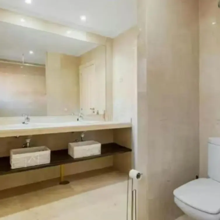 Venta de apartamento en planta baja en Estepona