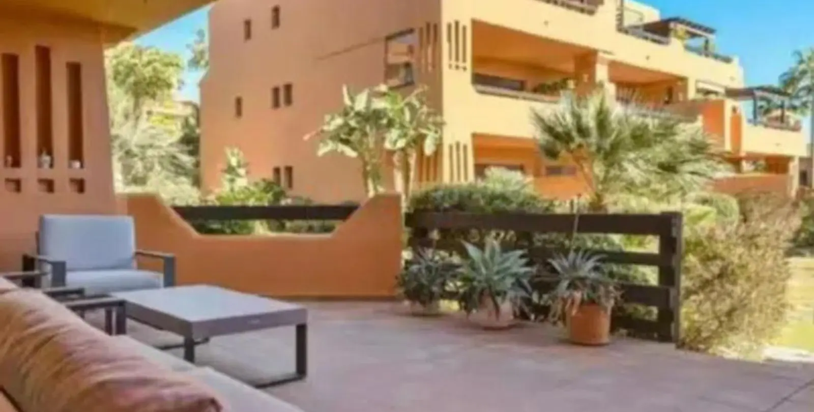 Venta de apartamento en planta baja en Estepona 8