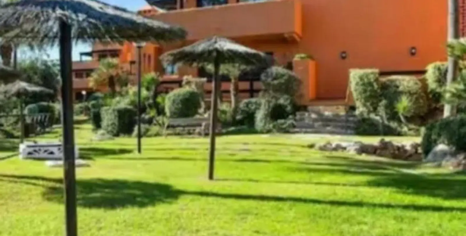 Venta de apartamento en planta baja en Estepona 19