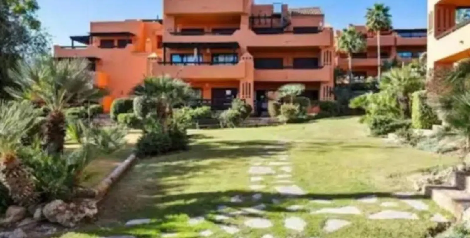 Venta de apartamento en planta baja en Estepona 20