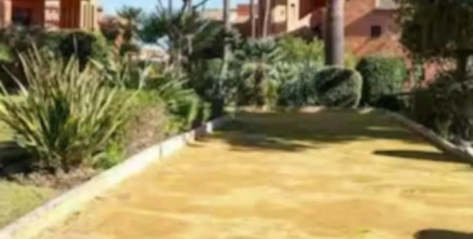 Venta de apartamento en planta baja en Estepona 28