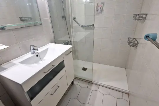 Image 6 thumb