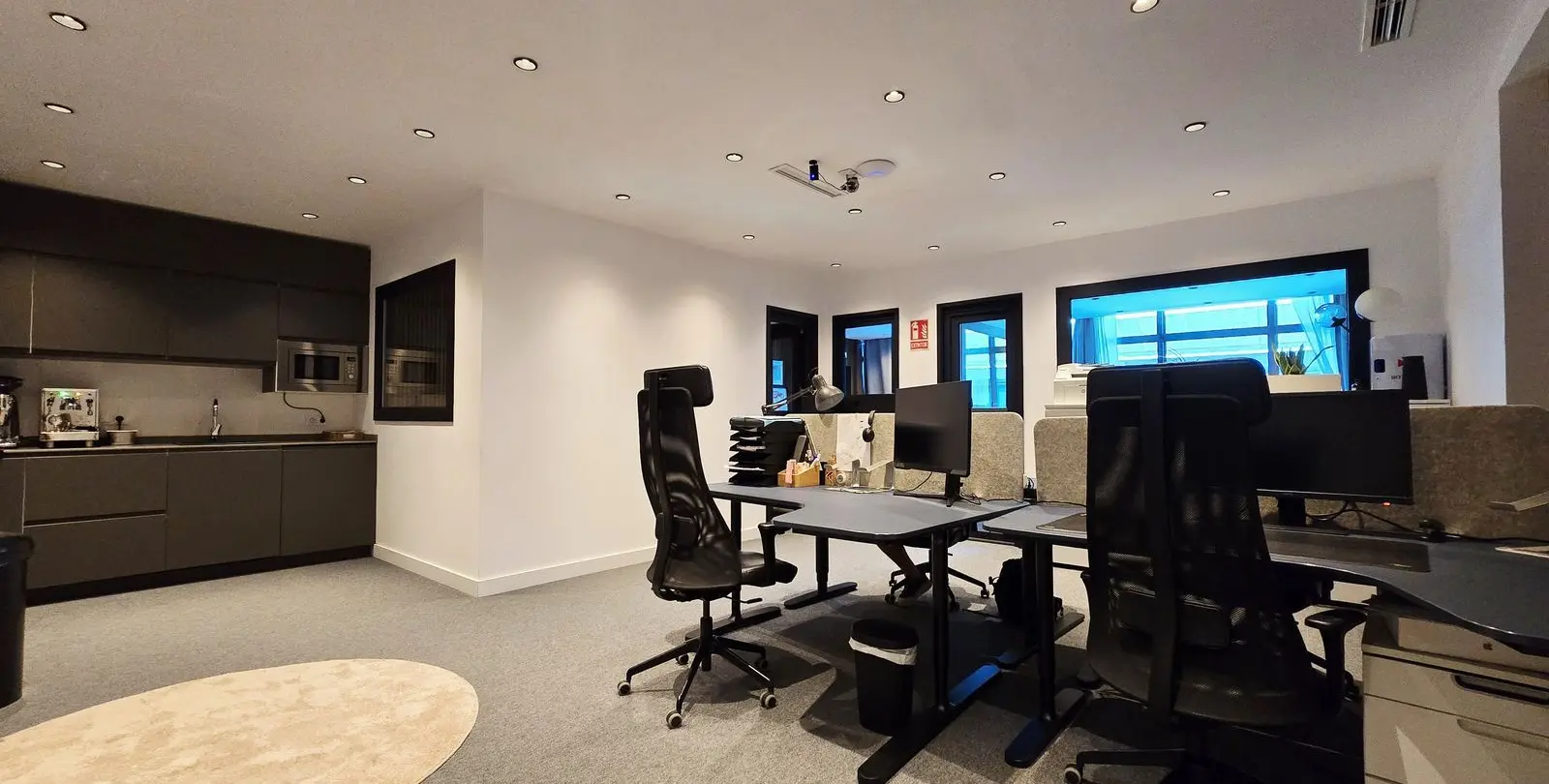 Sale of office in Puerto Banús 1