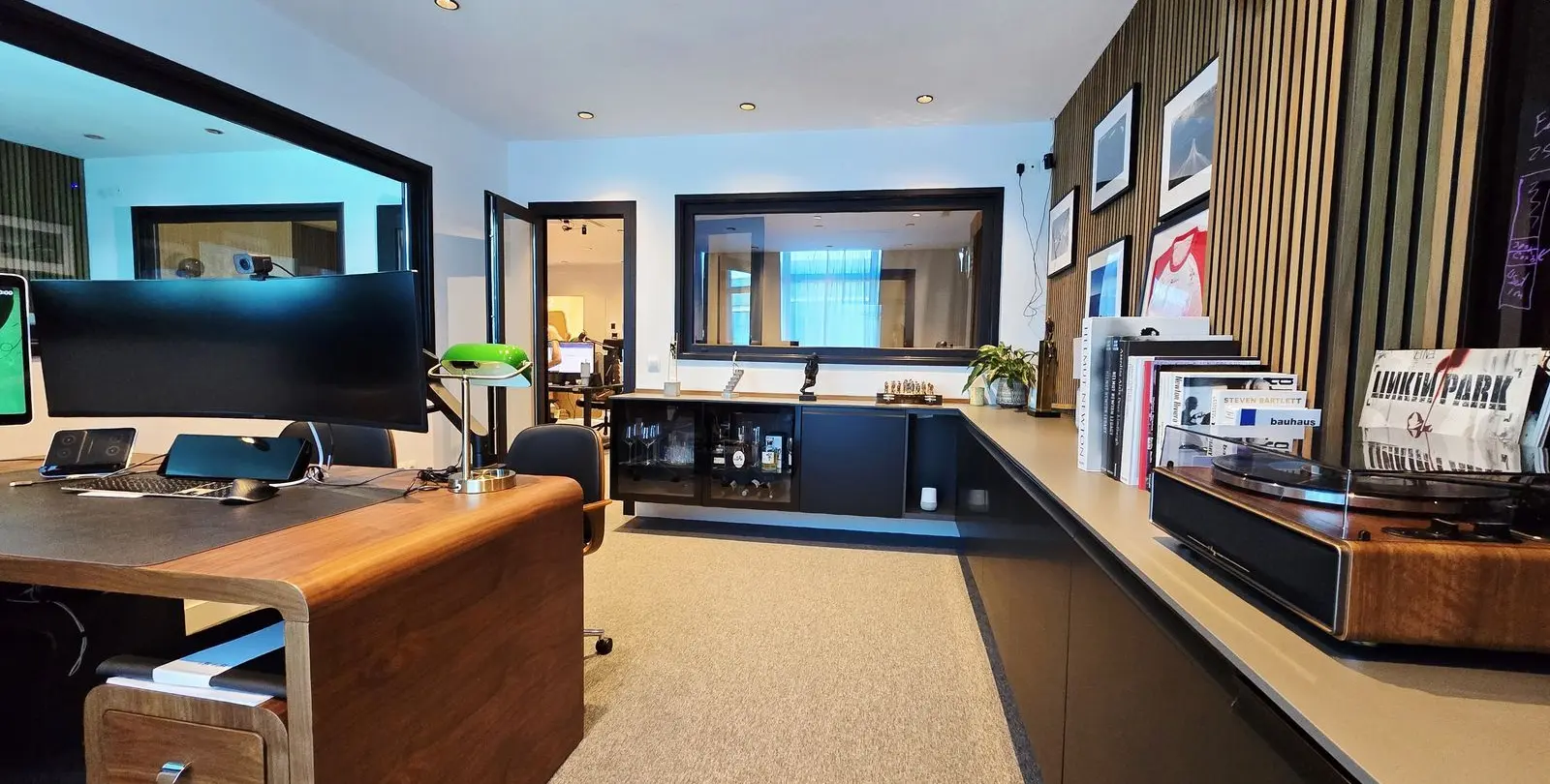 Sale of office in Puerto Banús 3