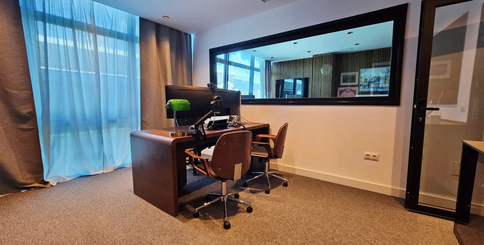 Sale of office in Puerto Banús 4
