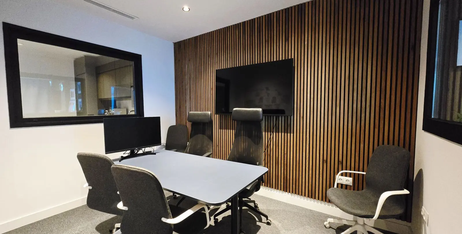 Sale of office in Puerto Banús 5