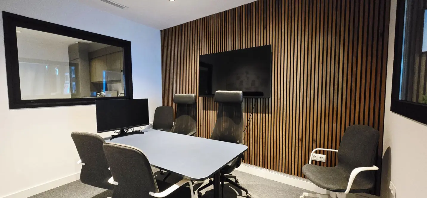 Sale of office in Puerto Banús 4