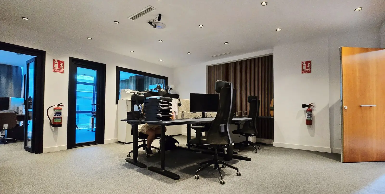 Sale of office in Puerto Banús 8