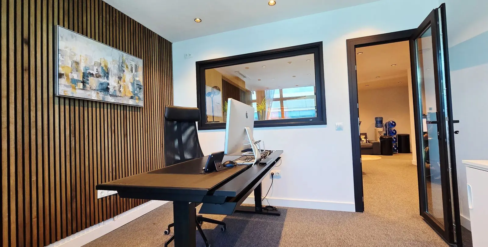 Sale of office in Puerto Banús 11