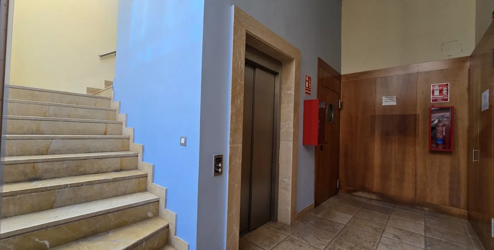 Sale of office in Puerto Banús 12