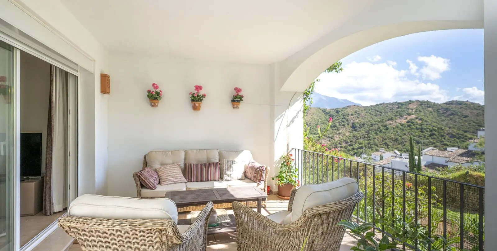 Venta de apartamento en planta baja en Benahavís 2
