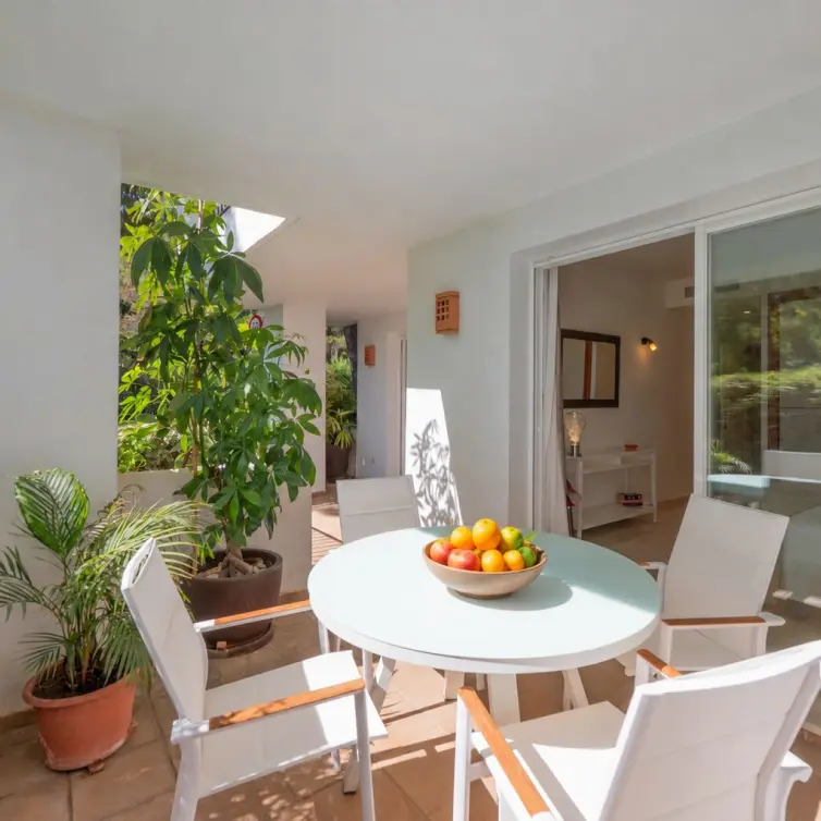 Venta de apartamento en planta baja en Benahavís