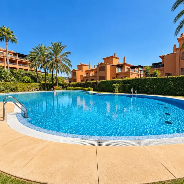 Sale of ground floor apartment in Estepona