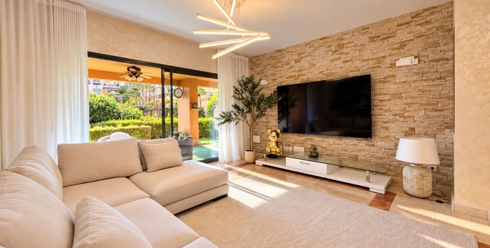 Sale of ground floor apartment in Estepona 6