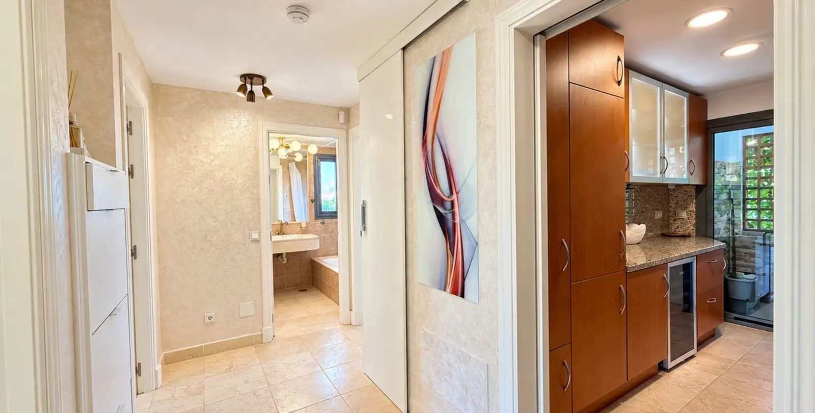 Sale of ground floor apartment in Estepona 11