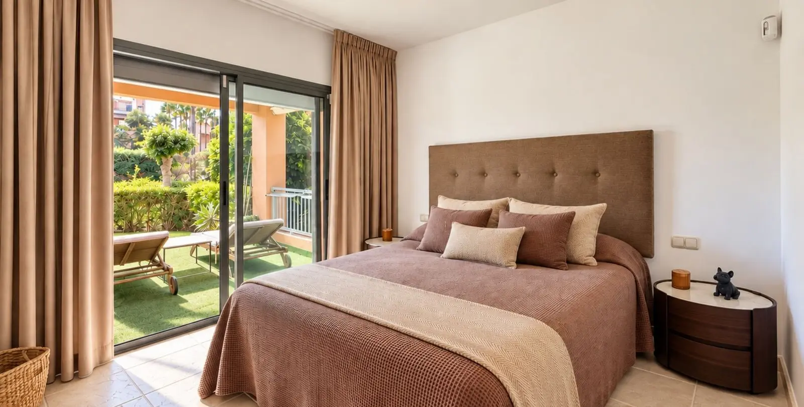 Sale of ground floor apartment in Estepona 16