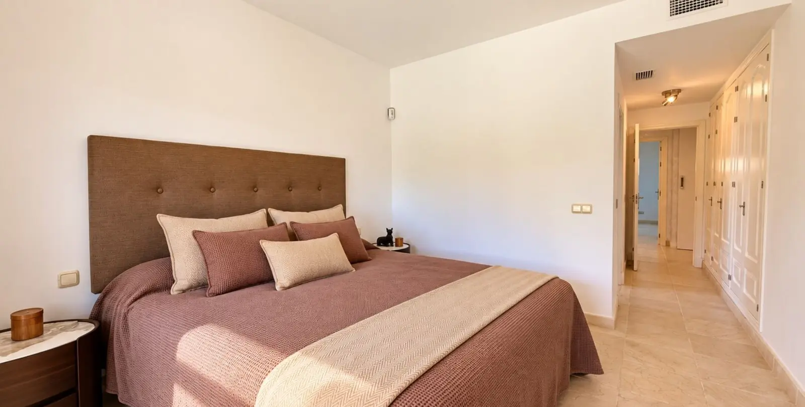 Sale of ground floor apartment in Estepona 17