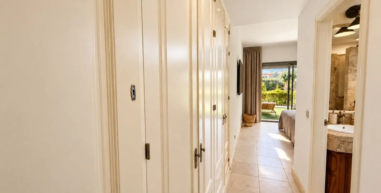 Sale of ground floor apartment in Estepona 18