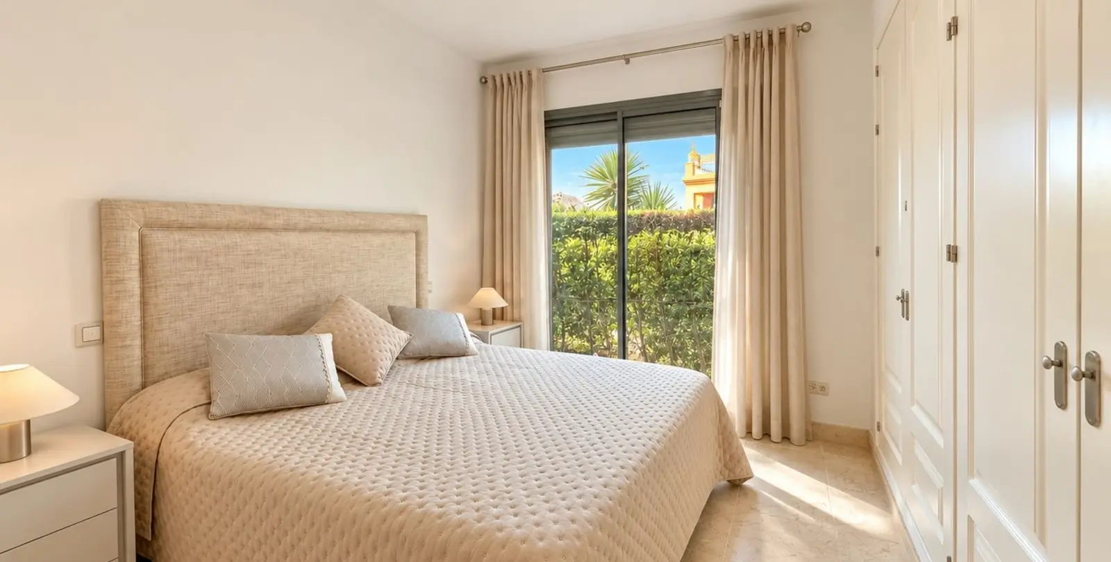 Sale of ground floor apartment in Estepona 21
