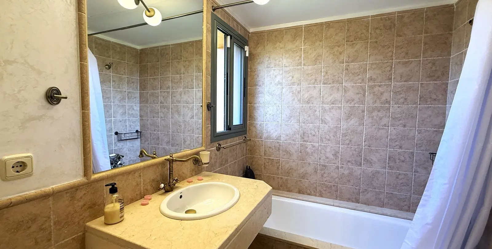 Sale of ground floor apartment in Estepona 23