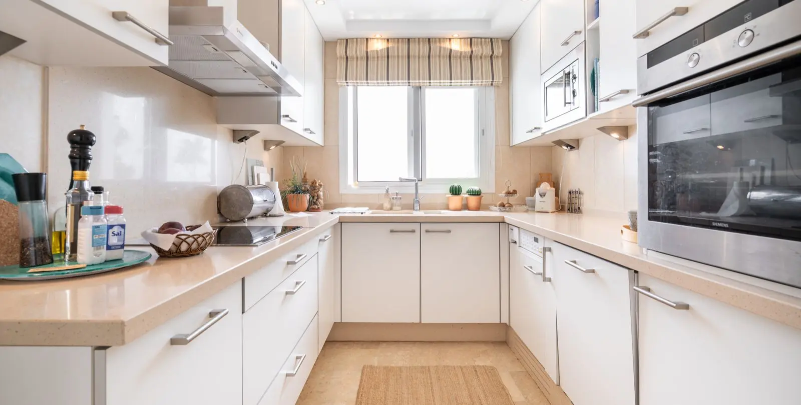Sale of penthouse in El Paraiso 4