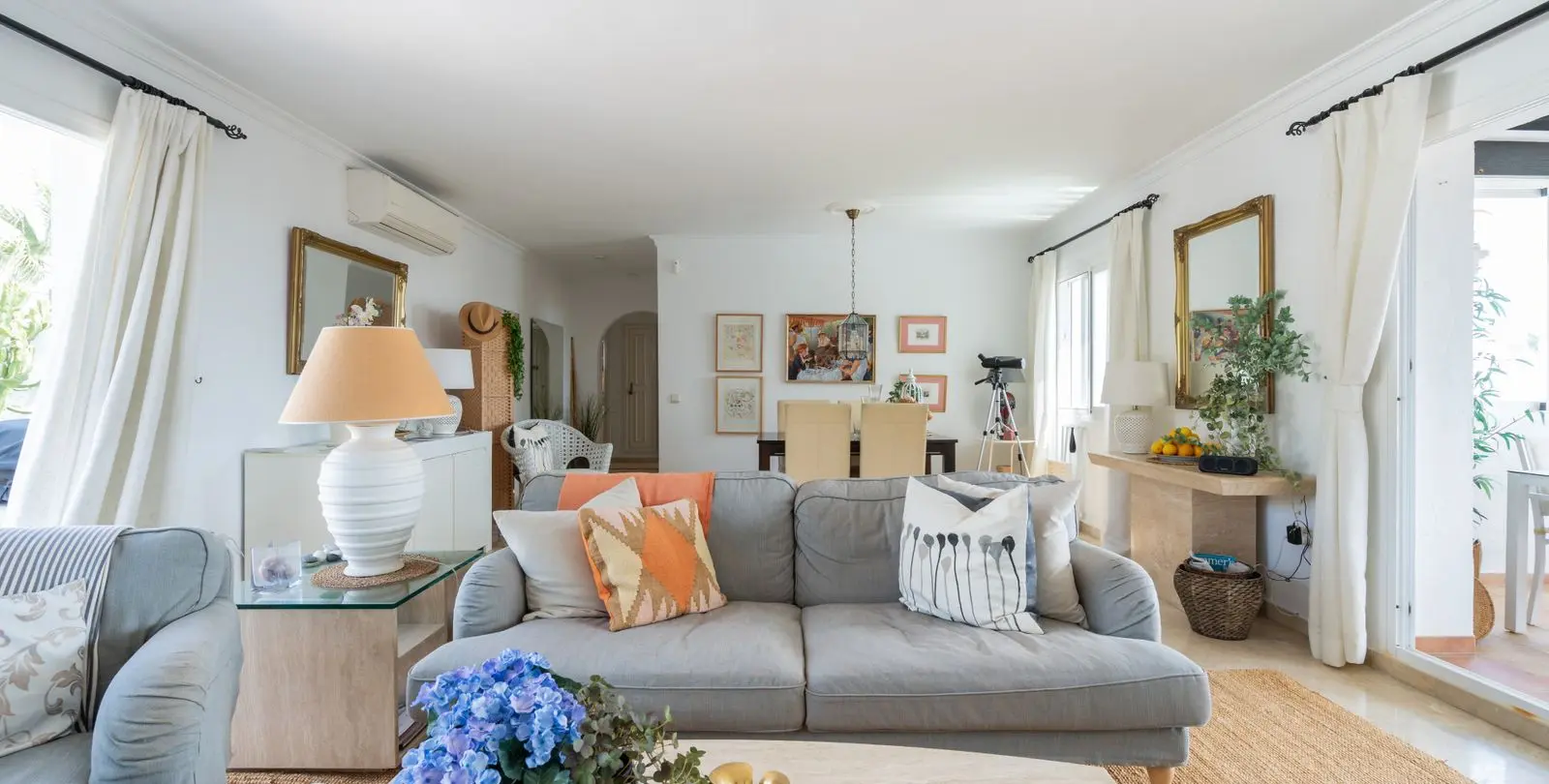 Sale of penthouse in El Paraiso 8
