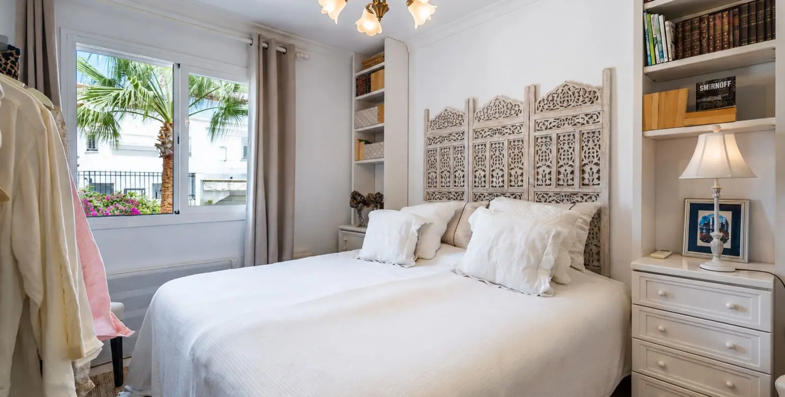 Sale of penthouse in El Paraiso 14